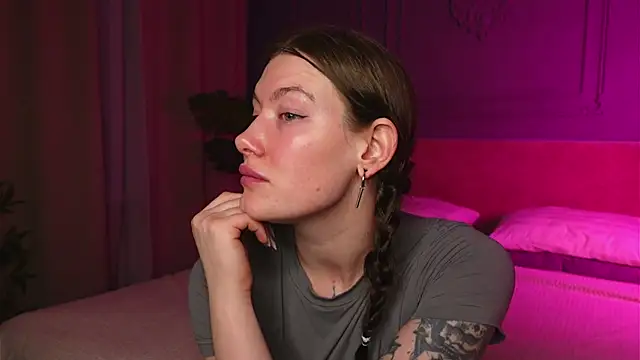 Snapshot of Liv_Fay chatting on November 2025 01:36:01 PM Liv Fay online show from November 2025 01:36:01 PM