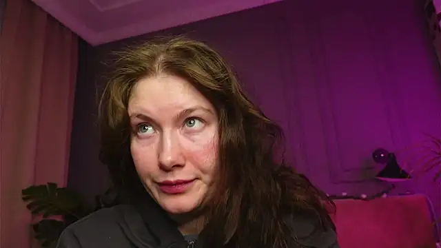 Snapshot of Liv_Fay chatting on December 2025 02:13:01 PM Liv Fay online show from December 2025 02:13:01 PM