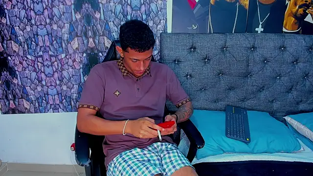 dominic smith  online show from February 2025 01:26:02 AM