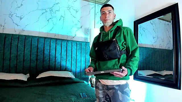 DrakeNeumann online show from September 2025 04:02:02 AM