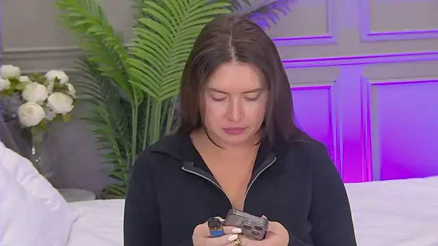 TrishaWinslet online show from October 2025 05:17:01 AM