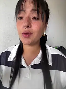jjulietha95 online show from June 2026 04:20:02 PM