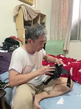 YuHsuant online show from March 2025 06:51:01 AM