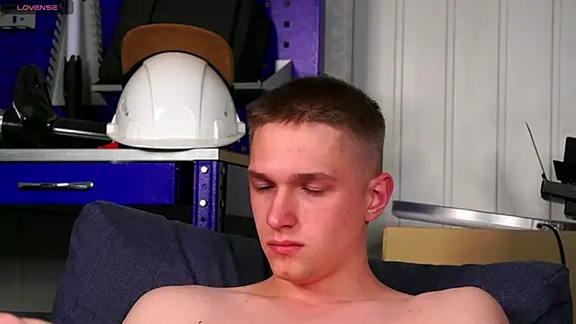 dustyn fox online show from December 2025 03:11:02 AM