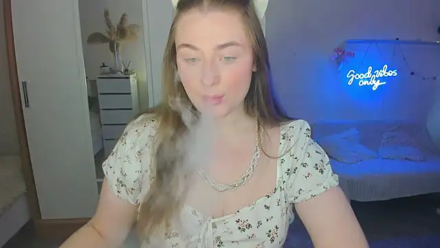 Demure Smile online show from February 2025 07:16:01 AM