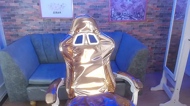 Snapshot of Laurita_b chatting on January 2025 11:04:01 PM Laurita b online show from January 2025 11:04:01 PM