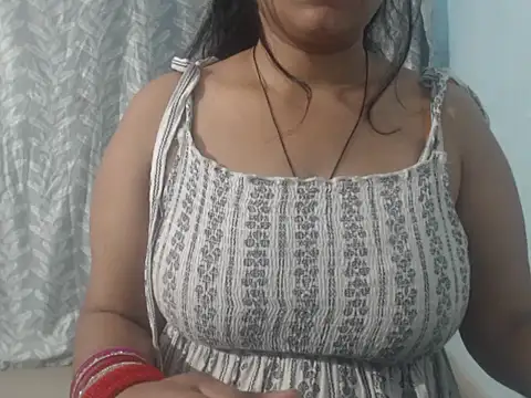 Snapshot of cute-priy chatting on February 2025 12:28:01 PM cute-priy online show from February 2025 12:28:01 PM