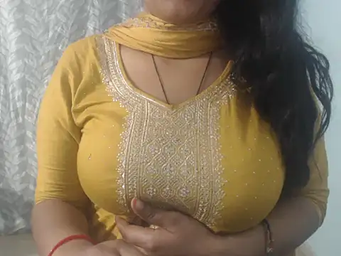 Snapshot of cute-priy chatting on February 2025 05:47:01 AM cute-priy online show from February 2025 05:47:01 AM