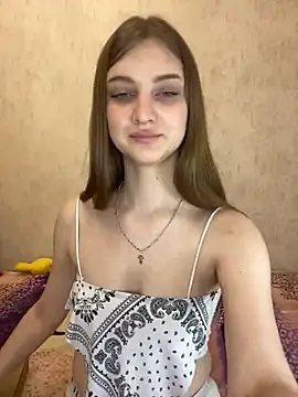 Snapshot of MollyDolle chatting on December 2024 10:24:01 PM MollyDolle online show from December 2024 10:24:01 PM