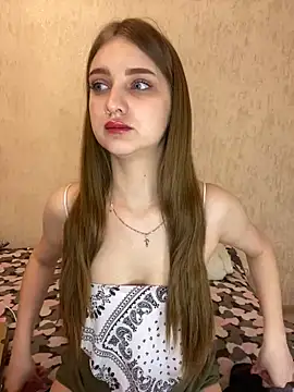 Snapshot of MollyDolle chatting on December 2024 07:06:01 PM MollyDolle online show from December 2024 07:06:01 PM