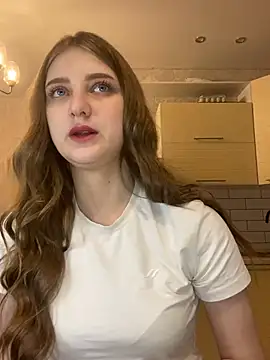 Snapshot of MollyDolle chatting on December 2024 10:19:01 PM MollyDolle online show from December 2024 10:19:01 PM