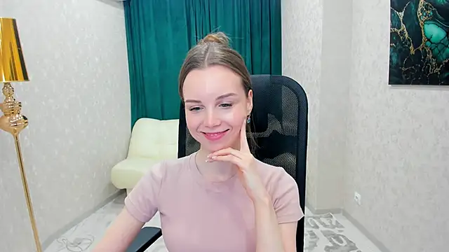 Snapshot of MileyWings chatting on February 2025 05:50:01 PM MileyWings online show from February 2025 05:50:01 PM