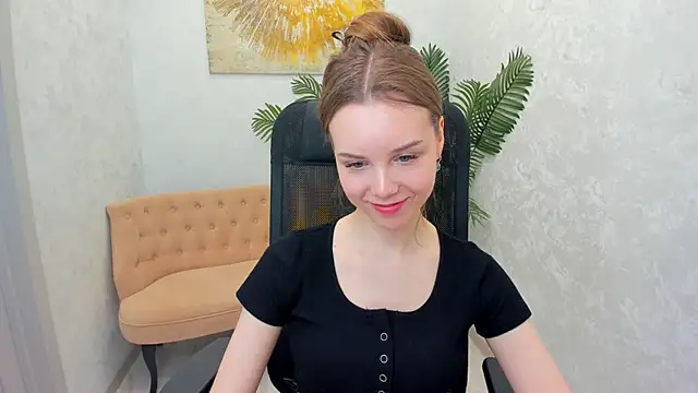 Snapshot of MileyWings chatting on February 2025 06:00:02 PM MileyWings online show from February 2025 06:00:02 PM