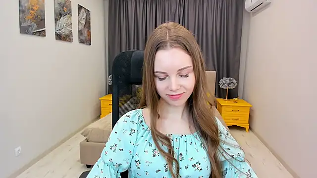 Snapshot of MileyWings chatting on March 2025 04:23:02 AM MileyWings online show from March 2025 04:23:02 AM