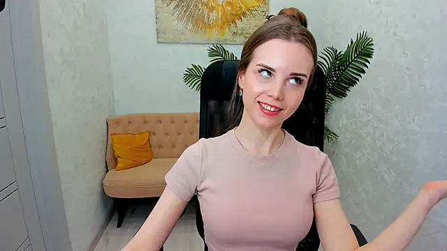 Snapshot of MileyWings chatting on March 2025 02:45:02 PM MileyWings online show from March 2025 02:45:02 PM