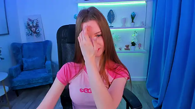 Snapshot of MileyWings chatting on September 2025 04:44:01 AM MileyWings online show from September 2025 04:44:01 AM