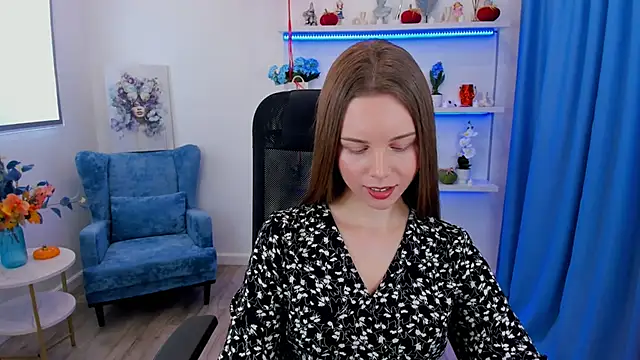 Snapshot of MileyWings chatting on October 2025 11:51:02 AM MileyWings online show from October 2025 11:51:02 AM