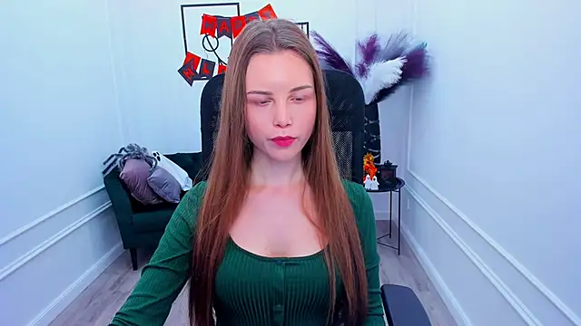 Snapshot of MileyWings chatting on October 2025 12:33:01 PM MileyWings online show from October 2025 12:33:01 PM