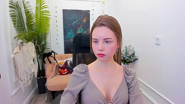 Snapshot of MileyWings chatting on October 2025 11:33:02 AM MileyWings online show from October 2025 11:33:02 AM