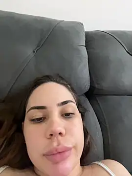 Snapshot of Julinha18 chatting on March 2025 06:24:01 AM Julinha18 online show from March 2025 06:24:01 AM