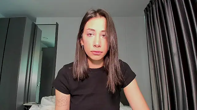 Snapshot of Sophiehii chatting on January 2025 05:51:01 AM Sophiehii online show from January 2025 05:51:01 AM