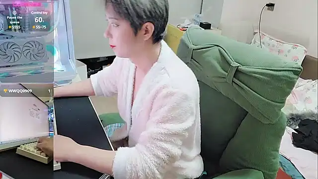 Snapshot of majlee2024 chatting on March 2025 02:00:01 PM majlee2024 online show from March 2025 02:00:01 PM