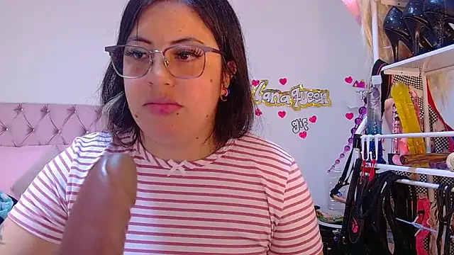 lanaqueen699 online show from April 2026 06:25:01 PM