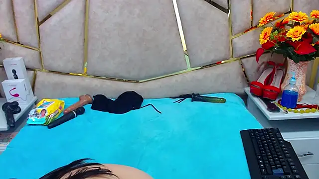 NaomyPrinces online show from February 2025 06:32:02 PM