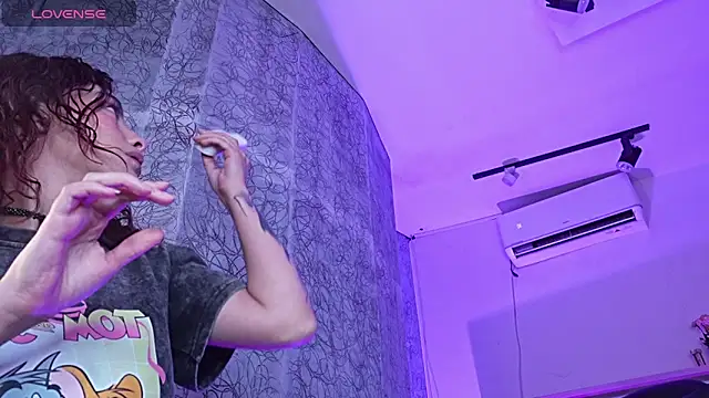 Melany Luv online show from April 2026 10:44:01 PM