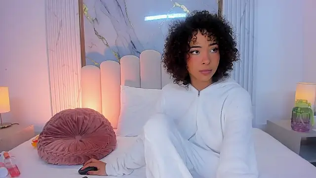 Snapshot of OSHUN_ chatting on March 2025 11:55:02 AM OSHUN online show from March 2025 11:55:02 AM