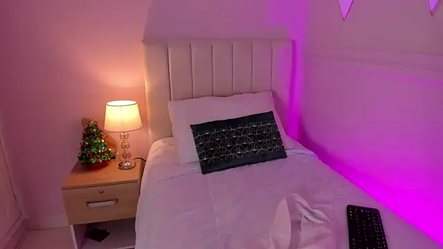 Snapshot of _angela_x chatting on December 2024 06:02:01 PM angela x online show from December 2024 06:02:01 PM