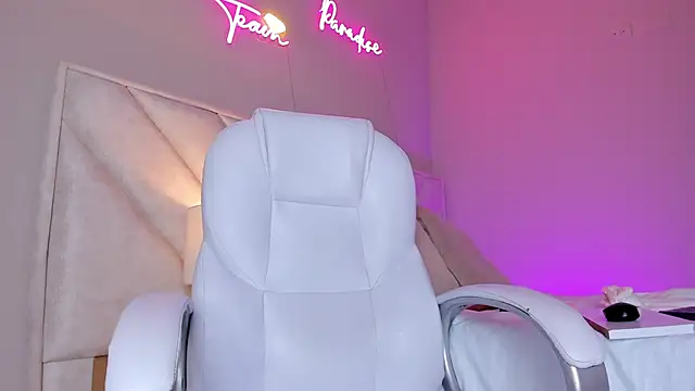 Snapshot of _angela_x chatting on February 2025 06:13:02 PM angela x online show from February 2025 06:13:02 PM