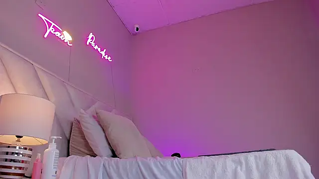 Snapshot of _angela_x chatting on February 2025 06:36:02 PM angela x online show from February 2025 06:36:02 PM