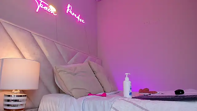 Snapshot of _angela_x chatting on February 2025 05:47:02 PM angela x online show from February 2025 05:47:02 PM