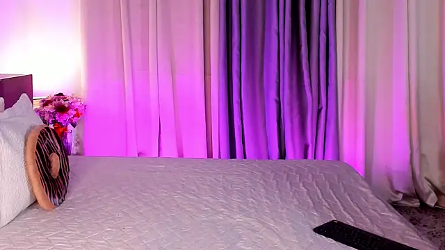 Snapshot of lynda_west chatting on February 2025 04:52:02 AM lynda west online show from February 2025 04:52:02 AM