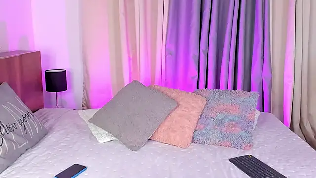 Snapshot of lynda_west chatting on March 2025 04:37:02 AM lynda west online show from March 2025 04:37:02 AM