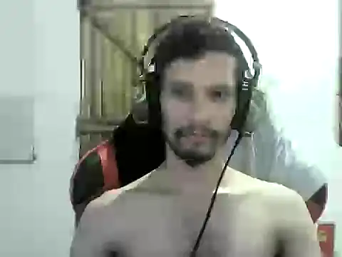 LucasMarcelo85 online show from December 2024 04:12:01 AM