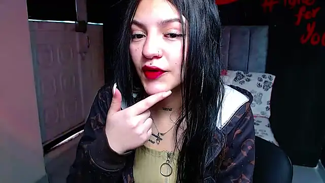 Violettasquirt online show from April 2026 01:33:02 PM