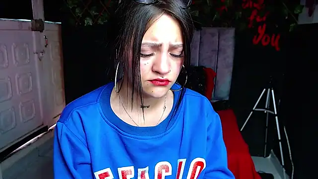 Violettasquirt online show from May 2026 01:38:01 PM