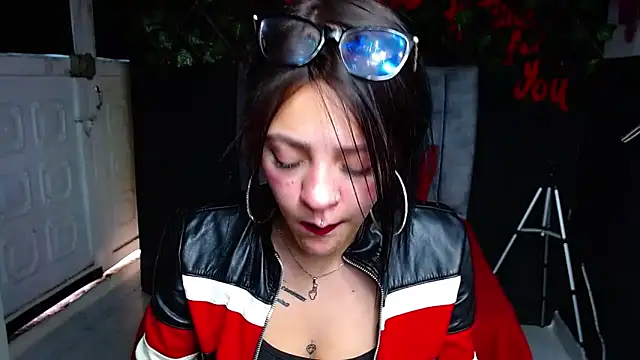 Violettasquirt online show from May 2026 01:49:02 PM
