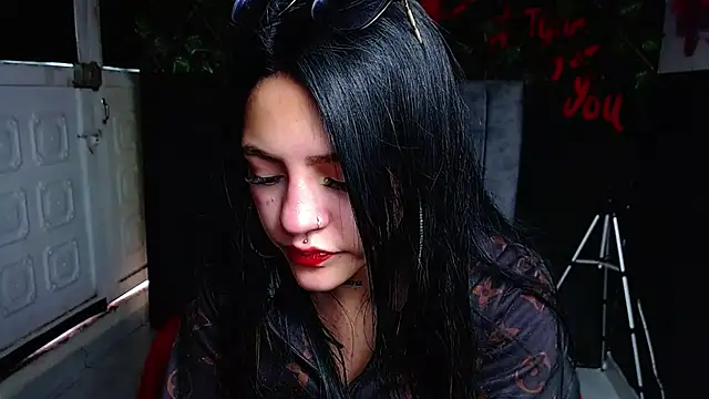 Violettasquirt online show from May 2026 01:28:01 PM