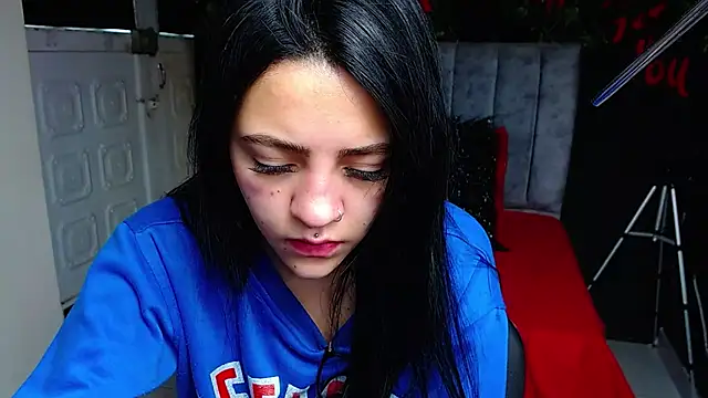 Violettasquirt online show from May 2026 02:14:01 PM