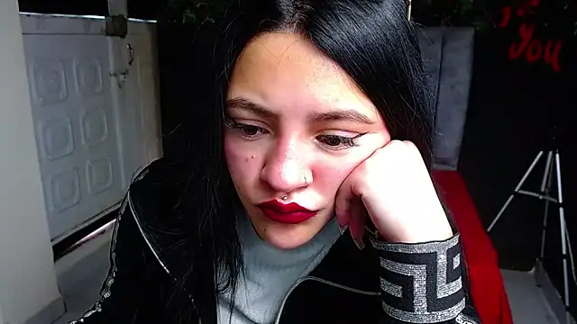 Violettasquirt online show from May 2026 01:51:02 PM