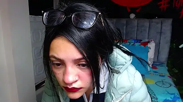 Violettasquirt online show from May 2026 01:40:01 PM