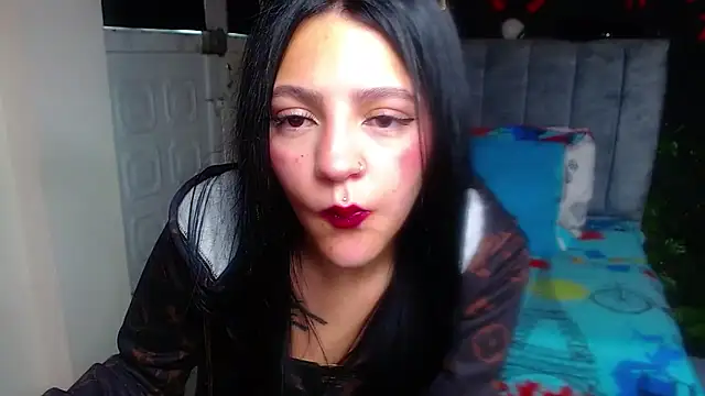 Violettasquirt online show from May 2026 01:39:01 PM