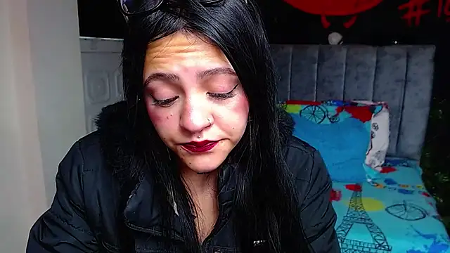 Violettasquirt online show from May 2026 02:21:02 PM