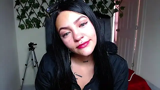 Violettasquirt online show from May 2026 01:39:01 PM