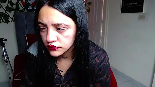 Violettasquirt online show from May 2026 02:02:02 PM