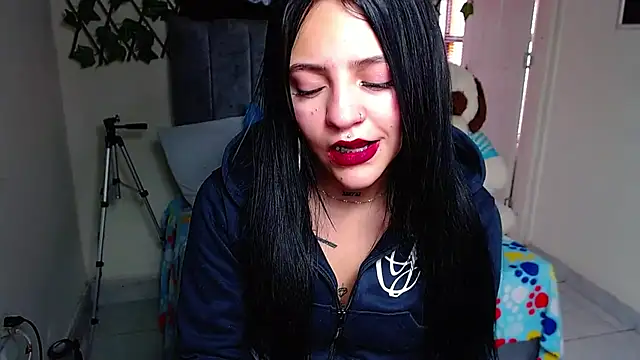 Violettasquirt online show from July 2026 01:48:02 PM