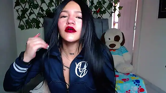 Violettasquirt online show from July 2026 01:37:01 PM